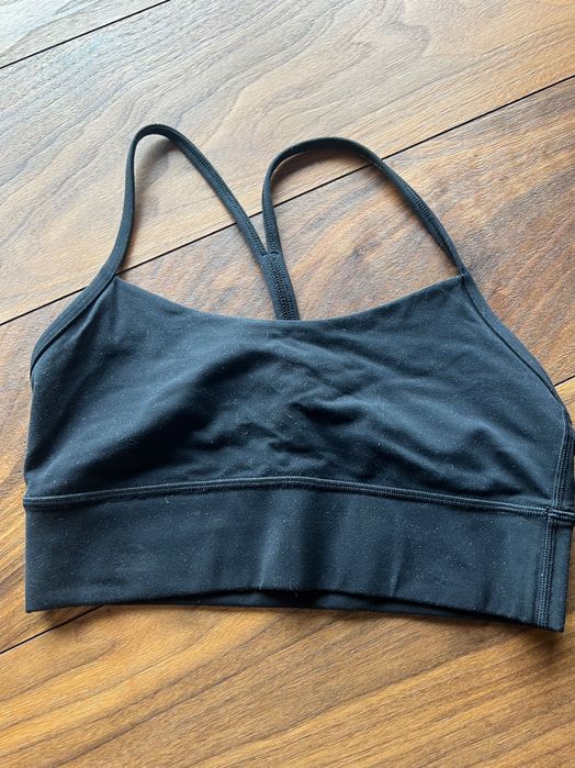 Lululemon бюстиета в размер 4 ( между S и M)