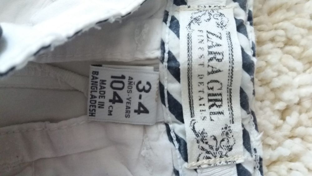 Pantaloni scurți pentru fetite.