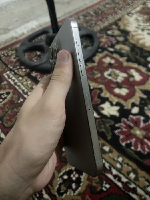 Iphone 15 pro max 256 gb SROCHNIY 700 dollr qberama