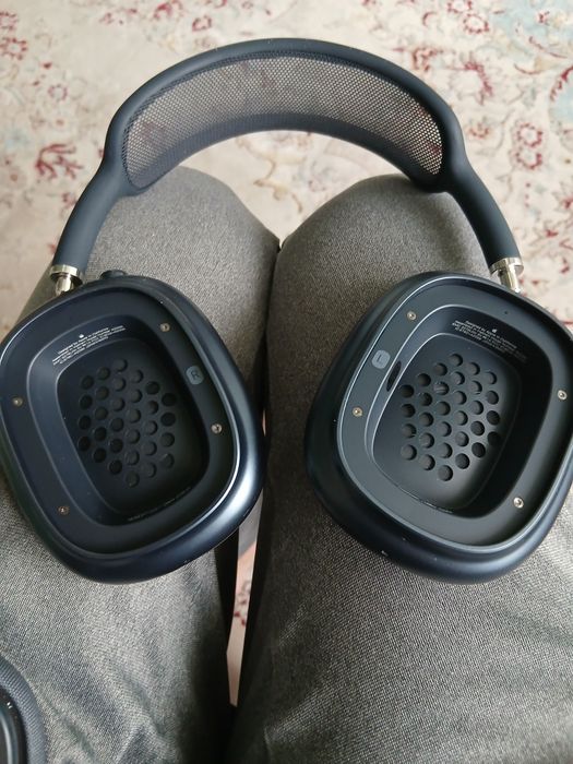 Пррдается Airpods  max