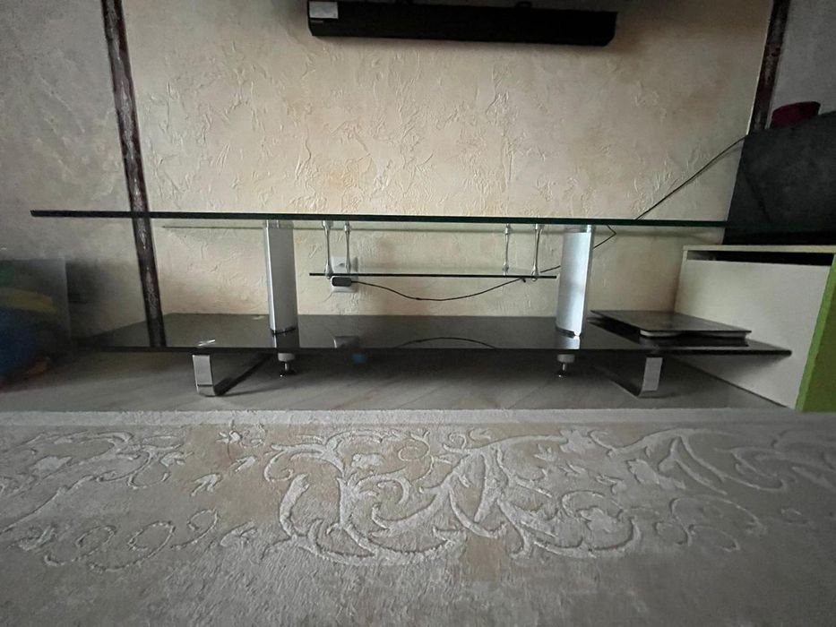 Стеклянная тумба