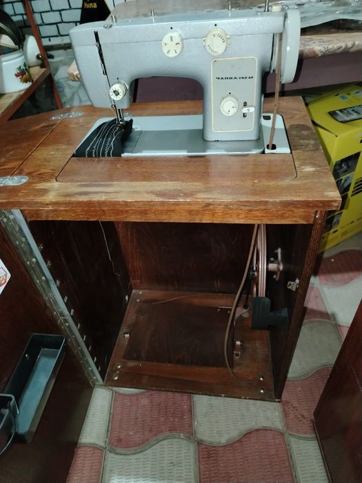 Швейная машина ножная