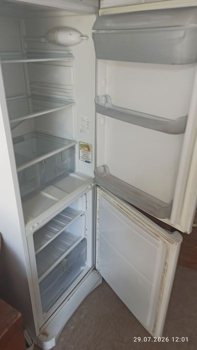 Холодильник бу продам