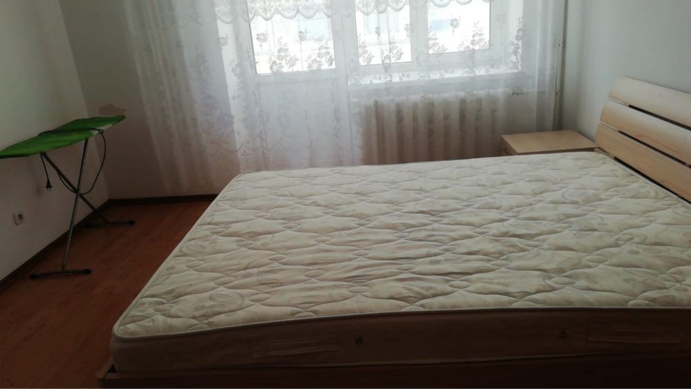 Продам кровать с тумбою