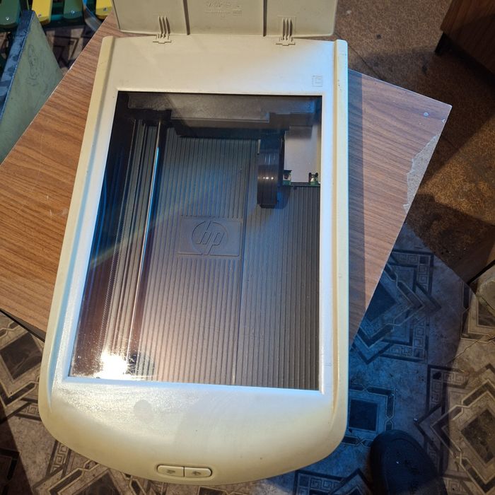 Продам Сканер HP Scanjet 2400