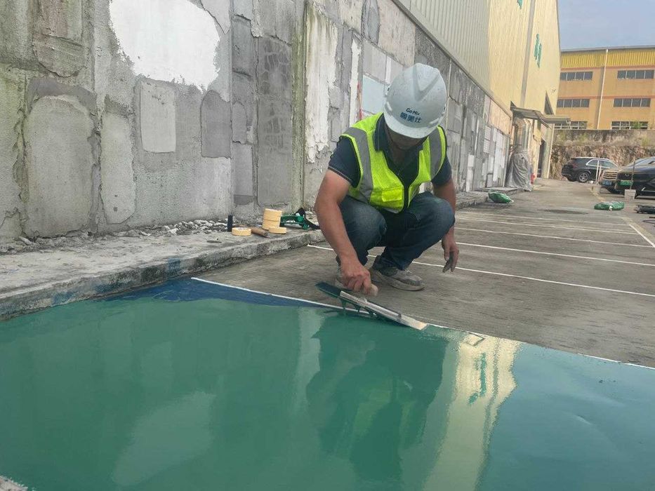 Наливной полимерно-цементный пол FUNMIX 60+ МПа | Для склада, ангара