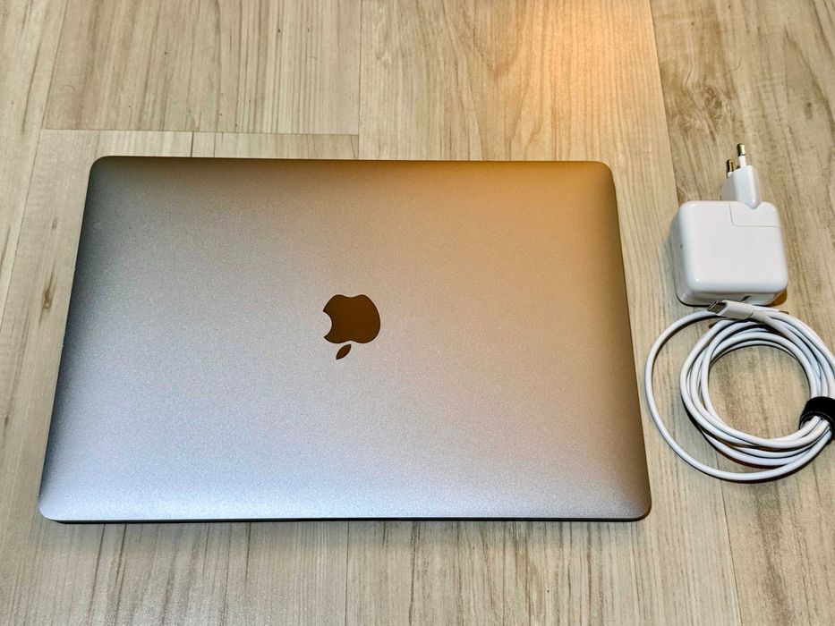 Macbook Air M1 // Ram 8Gb // Ssd 500gb // 241 cicluri