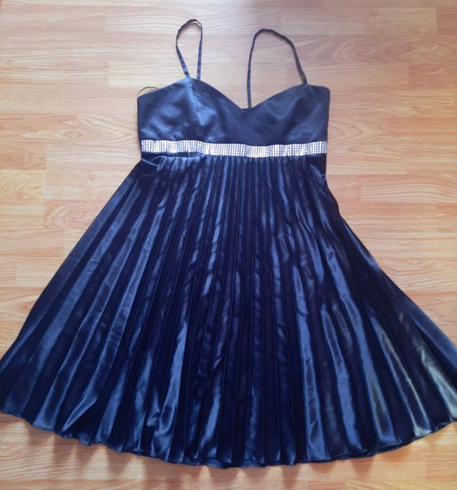 Rochie neagra plisata