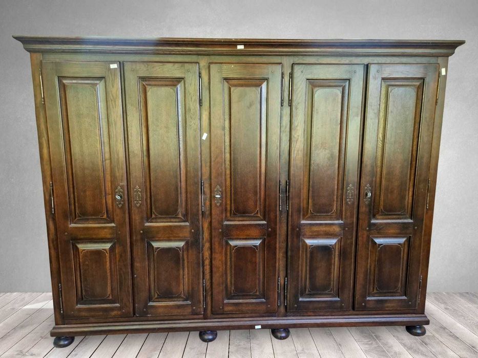 Петкрилен гардероб от тъмен дъбов масив