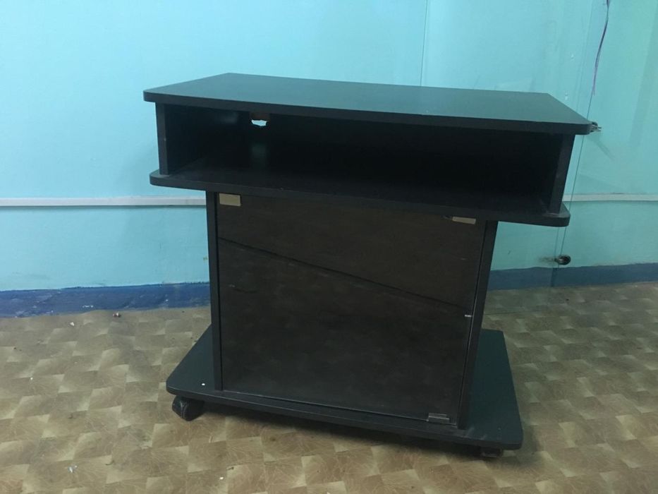 Продам телевизор с тумбой