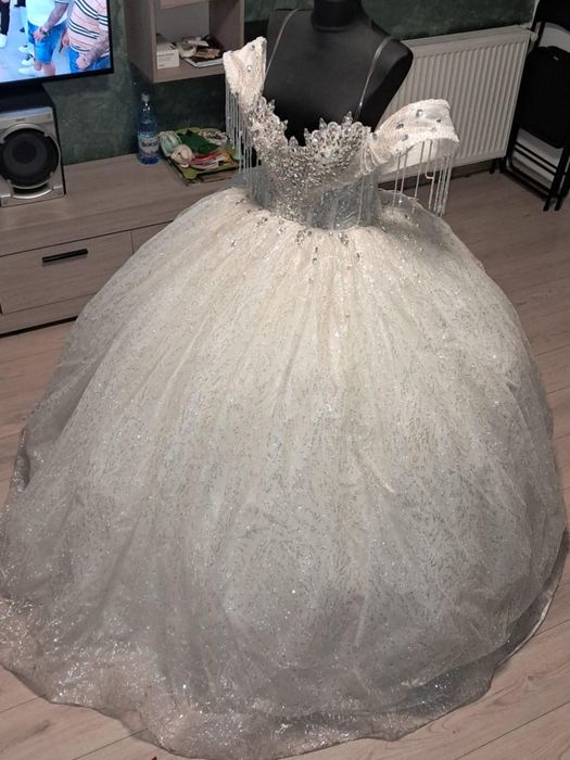 Rochie mireasa purtata o singura data ca noua