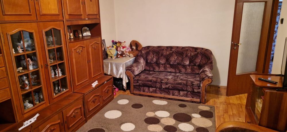 Apartament 2 camere,  km 5, decomandat, etaj 3