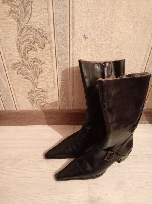 Продаются сапоги женские