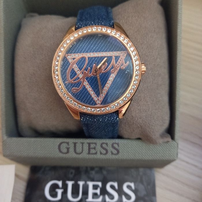 ОРИГИНАЛЕН нов дамски часовник GUESS