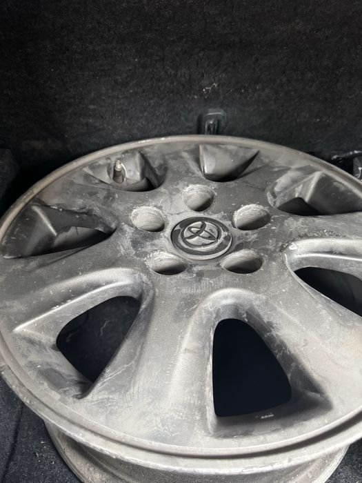 Продам диски на тойоту(оригинал)