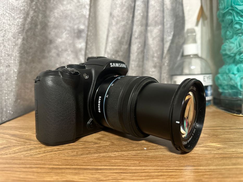 Aparat foto Samsung NX11 + obiectiv – stare foarte bună