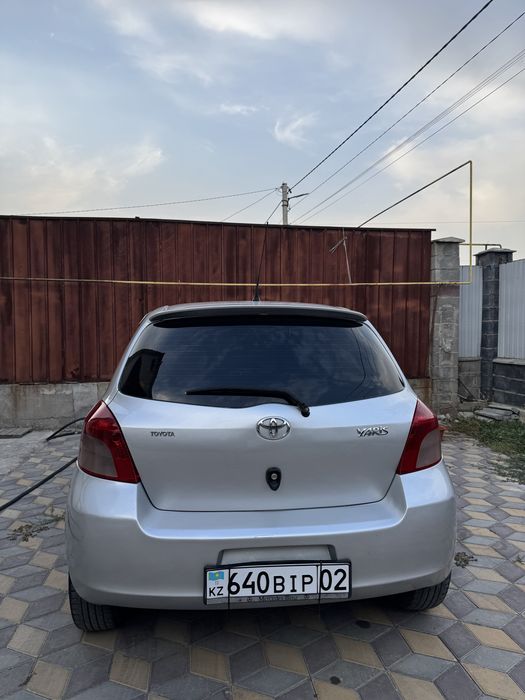 Тойота ярис продам