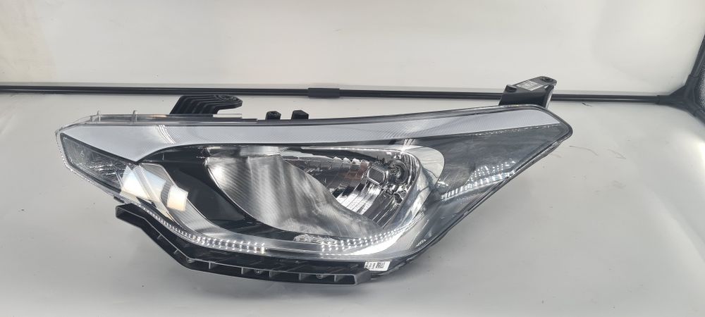 Far stanga Hyundai i20 2014-2020 92101c8000