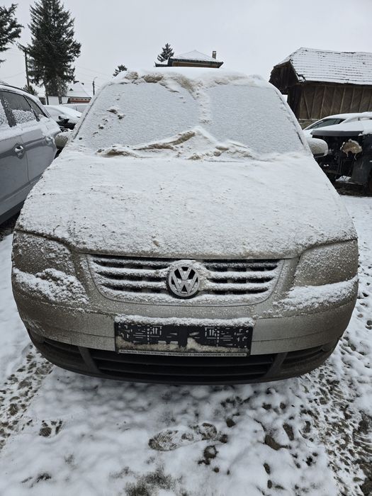 Продавам vw tuaran на части