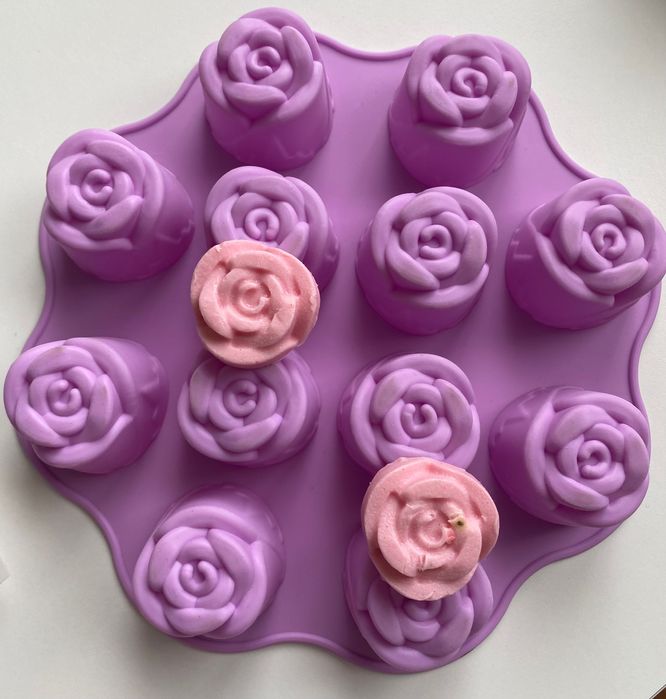 Форма силиконова за сапун роза сърце и боя оцветител