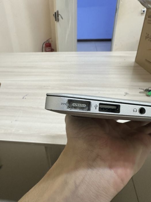 Macbook Air 13/2018 продается