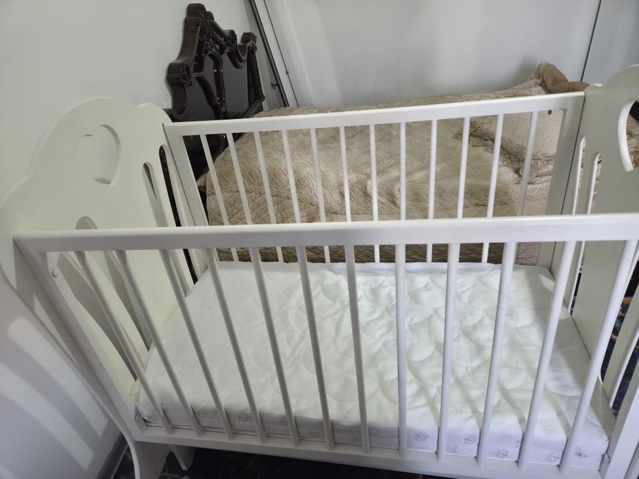 Продам манеж в хорошем состоянии.