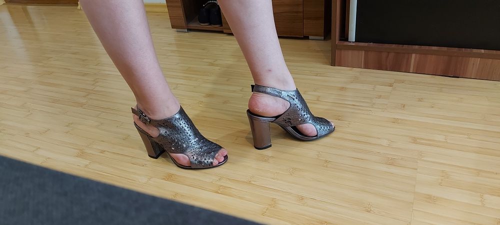 Sandale argintii piele perforata