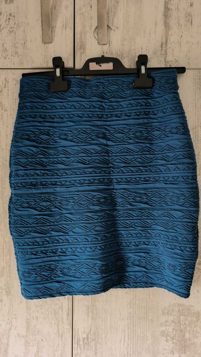 Vând fusta albastra