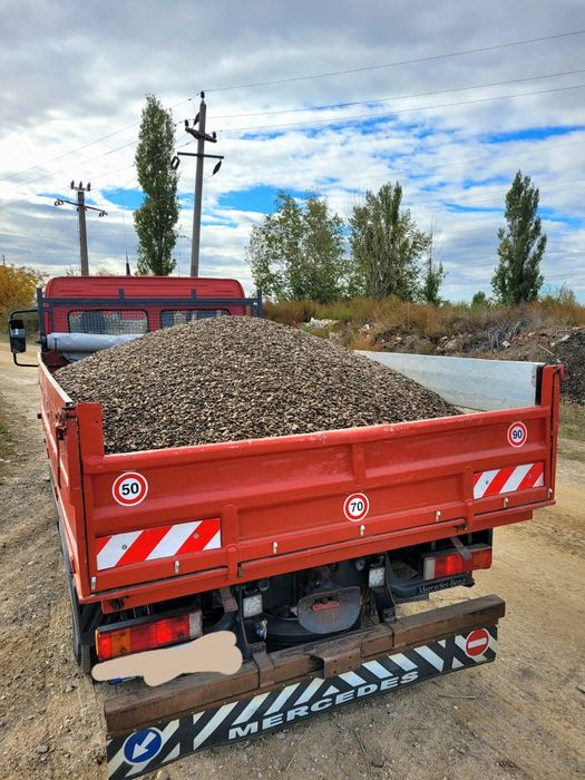 Nisip,Bazarca,pietriș, piatra sparta pământ vegetal negru,moluz.