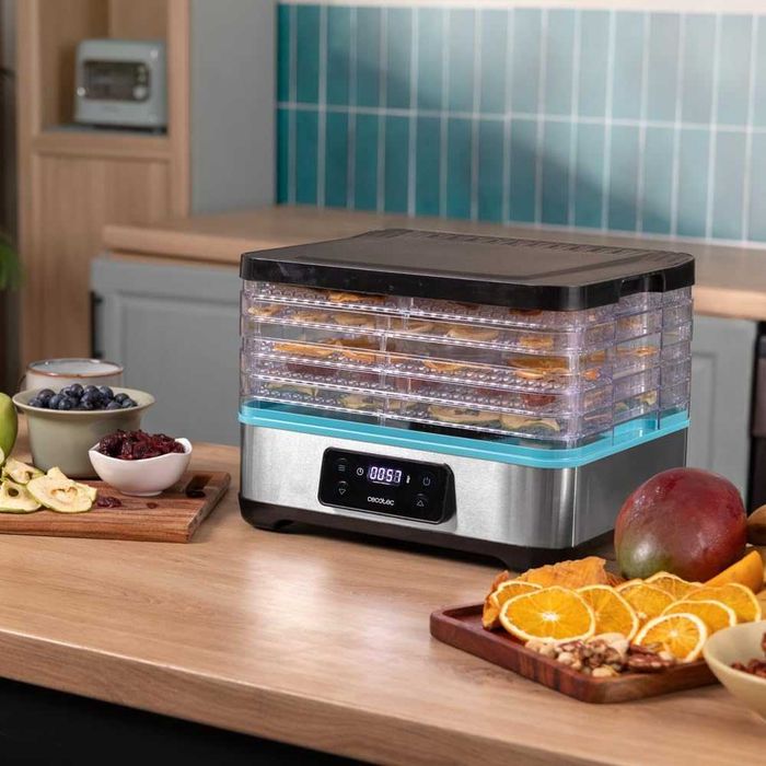 Дехидратор с 5 тави Cecotec VitaDry Pro 04949, Регулируема височина, Дигитален екран, Таймер, 35-70°C, Сребрист/Черен, лек ДЕФЕКТ!