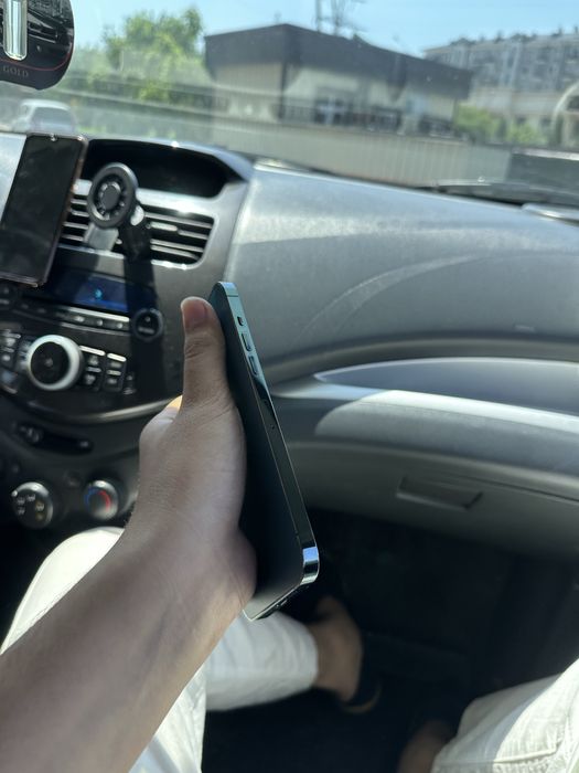 Iphine 12 pro max 81%