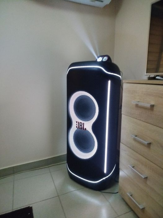 JBL Ultimate 1100W + JBL Partylight