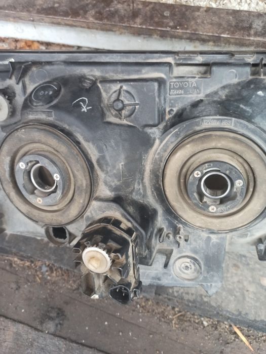 Продам фару(левая)оригинал Ландкрузер 100