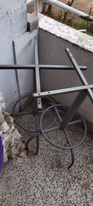 Масивни градински маси