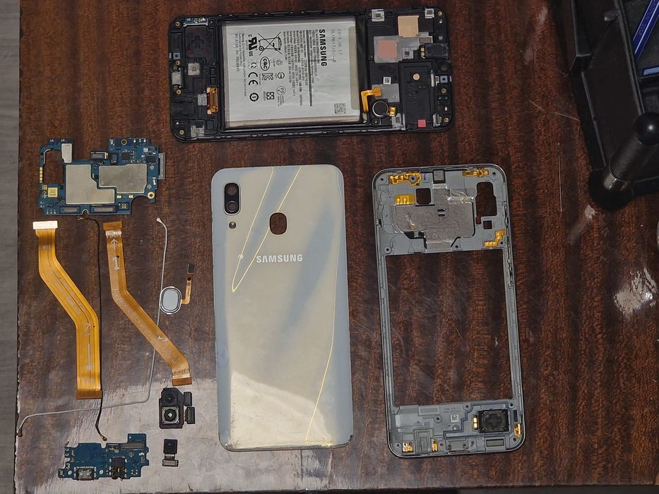 Продаю запчасти от Samsung A30