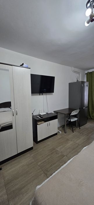 Închiriez Garsonieră