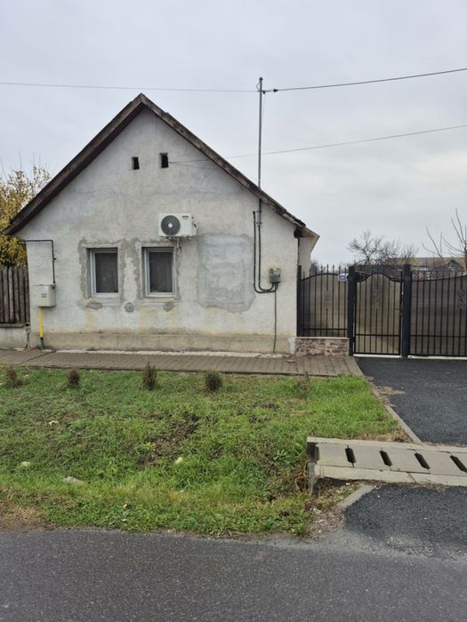 Casa de vanzare in pecica
