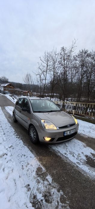 Vând ford fiesta