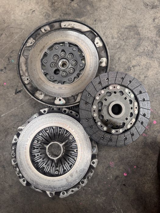 Kit ambreiaj placa disc volant bmw  120d 184cp 320d 184cp 520d  184cp