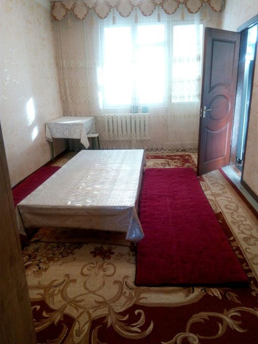 Jahon tillari univer oldida