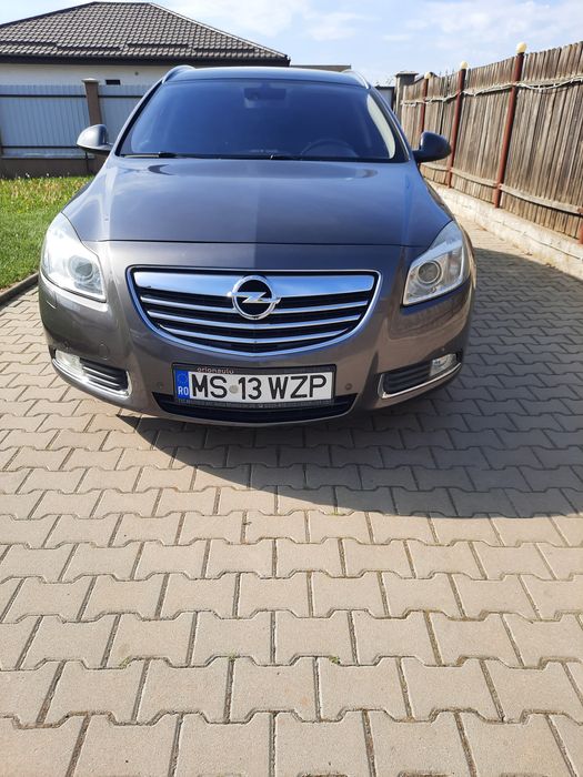 Vând   Opel  insignia