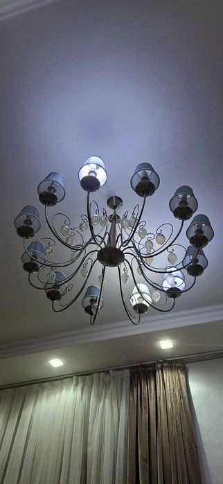 Продам люстру Б/У