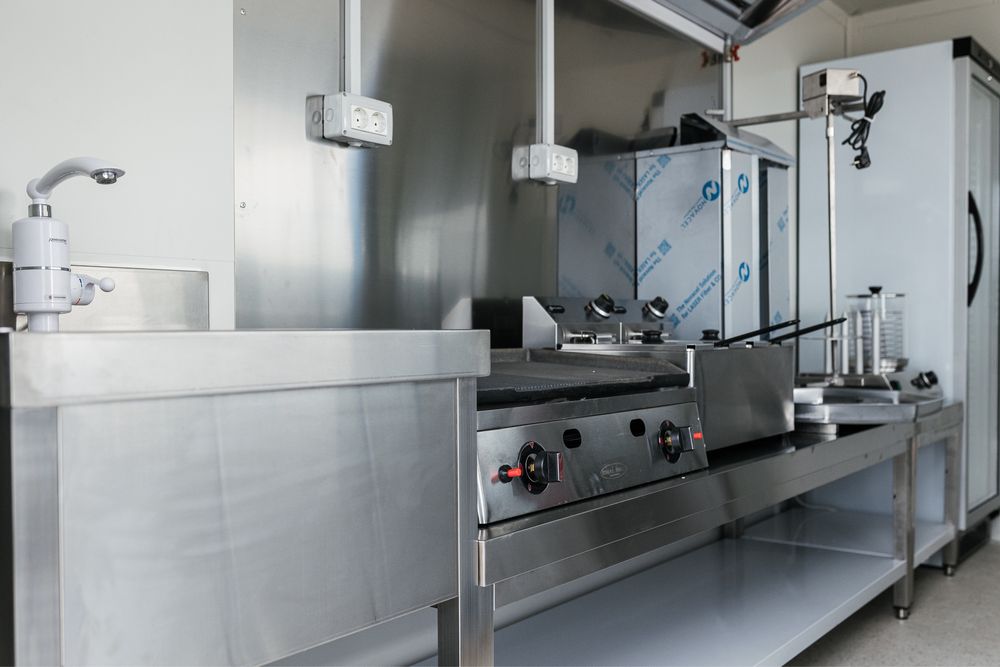 Rulota Fast Food Shaorma Kebab Grill Complet Utilata Premium, Rate, Street Food Truck Profesional Rulote Comerciale Complet Echipate In Stoc