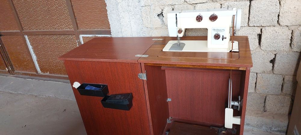 Швейная машина ЧАЙКА-143