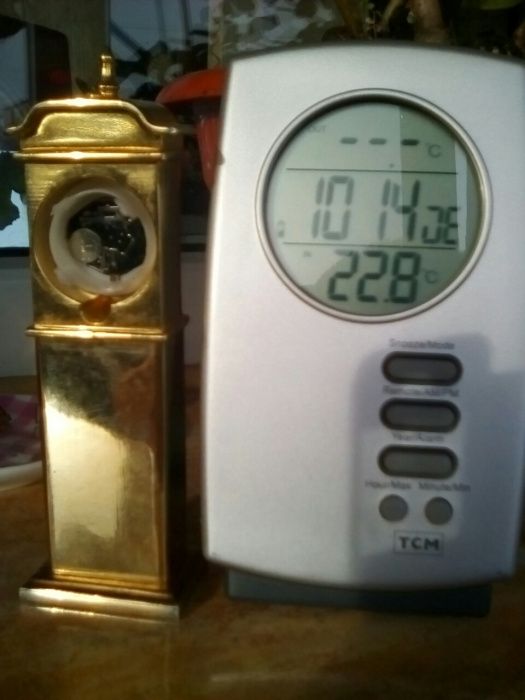 2 ceasuri din care unul cu termometru
