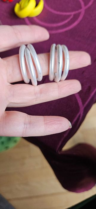 Обеци чисто нови