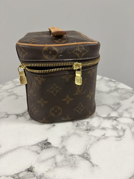 Trusa cosmetica louis vuitton