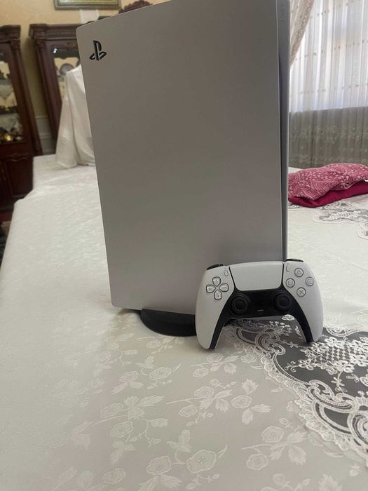 Продается Play Station 5 новая джостик в подарок (б/у)