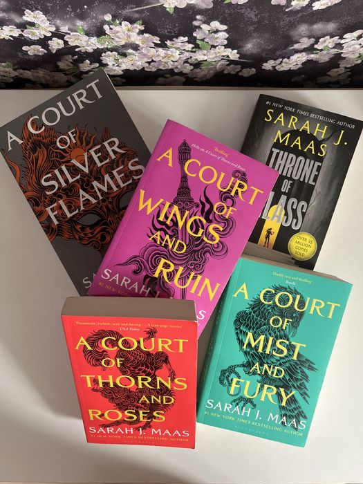 Серия книг  Sarah J. Maas