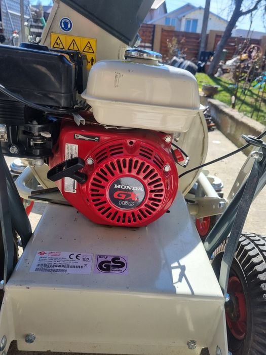 Aspirator,suflanta frunze Honda cu motor termic  Cremer LS 5000